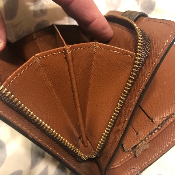 🎉💯 AUTHENTIC LOUIS VUITTON MONOGRAM COMPACT ZIP WALLET! 💯🎊 - Picture 10 of 16